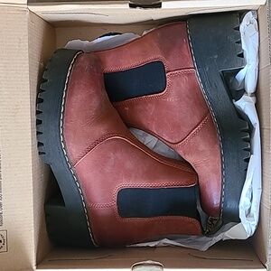 Dr Martens Rometty Chelsea ankle boots in rare color Brick